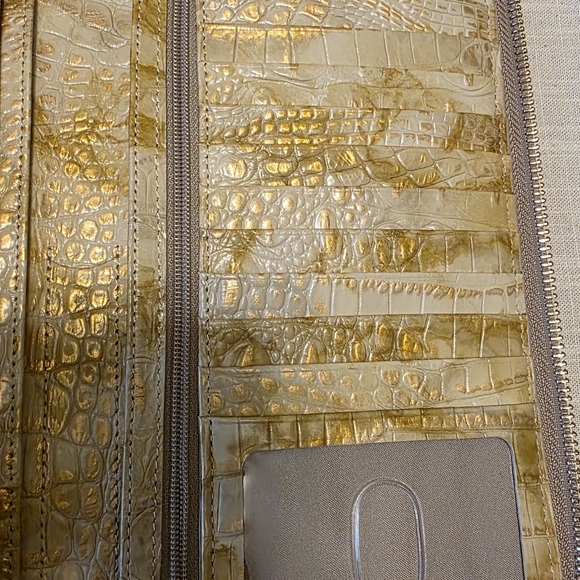 Brahmin SKYLER Yellow-Gold & Creme NWT Unused Croc-Embossed Wallet - Picture 4 of 8